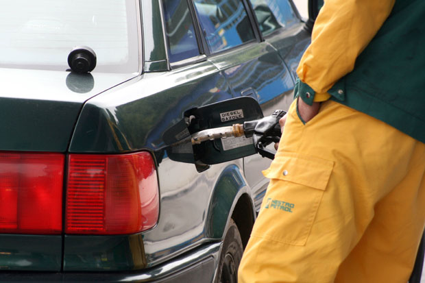 Ускоро ЈЕФТИНИЈЕ ГОРИВО: На бензинске пумпе у Републици Српској коначно стижу НИЖЕ ЦЕНЕ за нафтне деривате